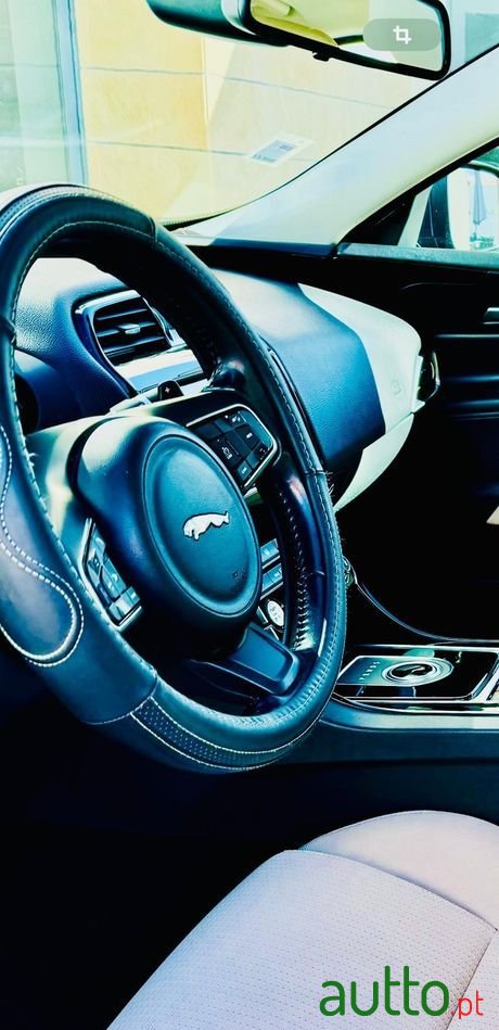 2019' Jaguar XE photo #2