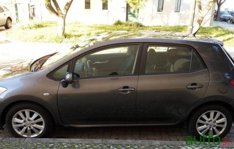 2007' Toyota Auris photo #1