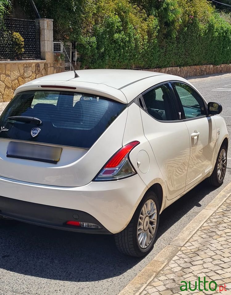 2015' Lancia Ypsilon photo #5