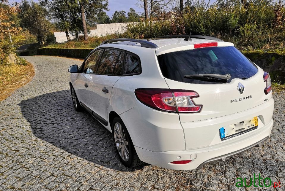 2011' Renault Megane Sport Tourer photo #4