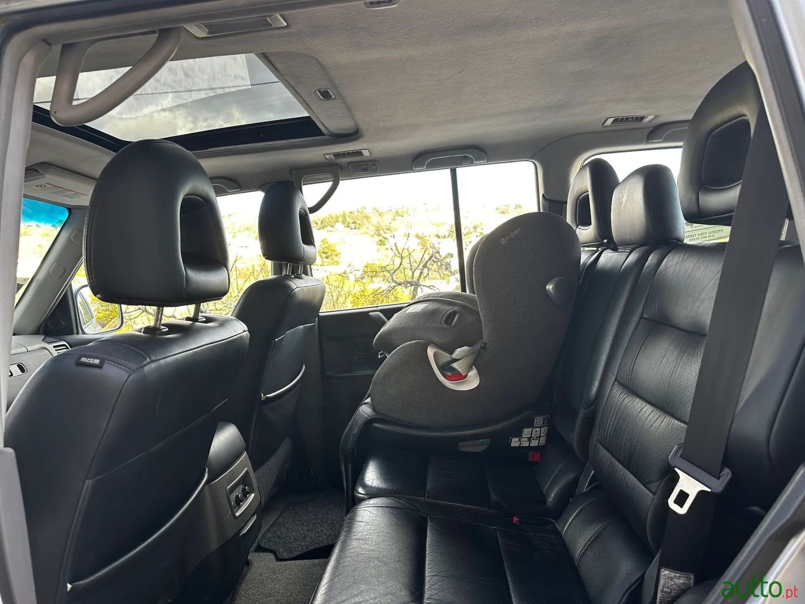 2004' Mitsubishi Pajero photo #5