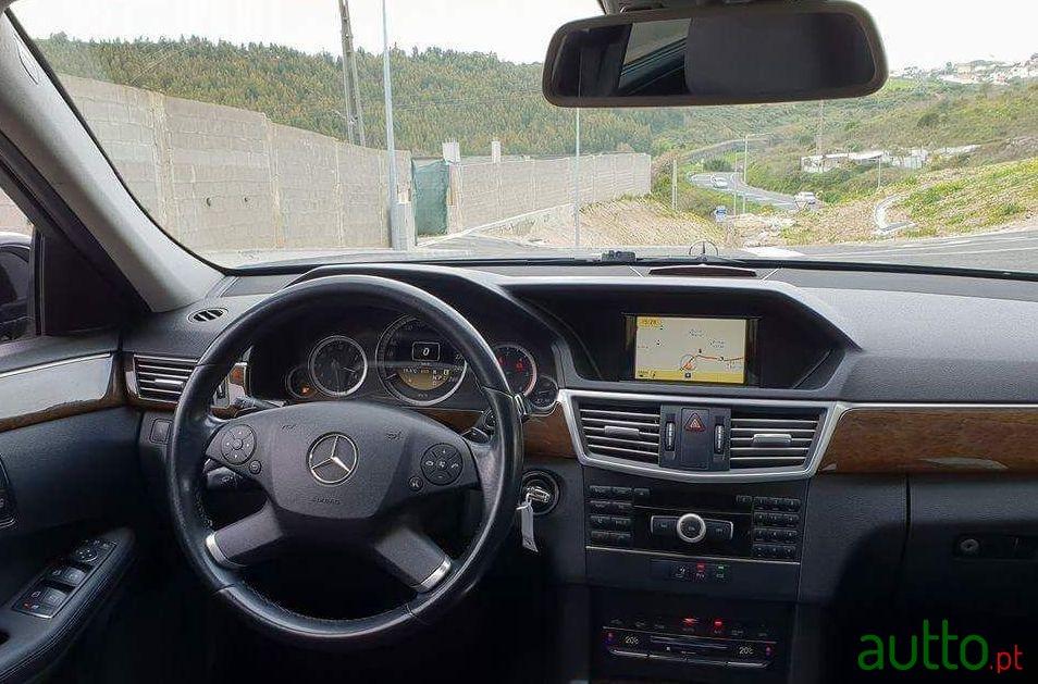 2012' Mercedes-Benz E-220 photo #2