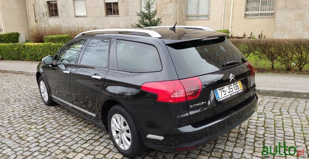 2010' Citroen C5 Tourer photo #2