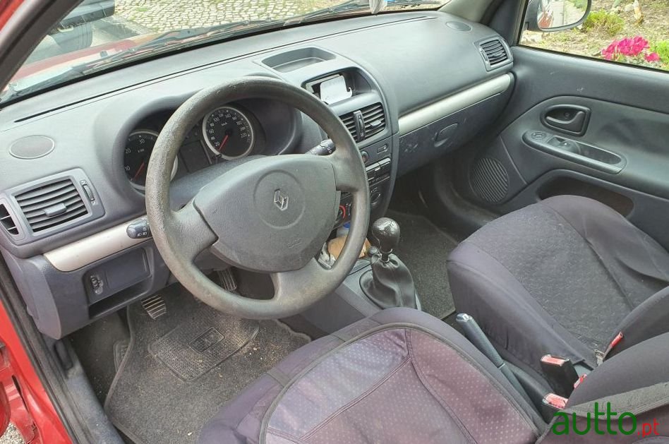2003' Renault Clio 1.5 Dci S photo #1