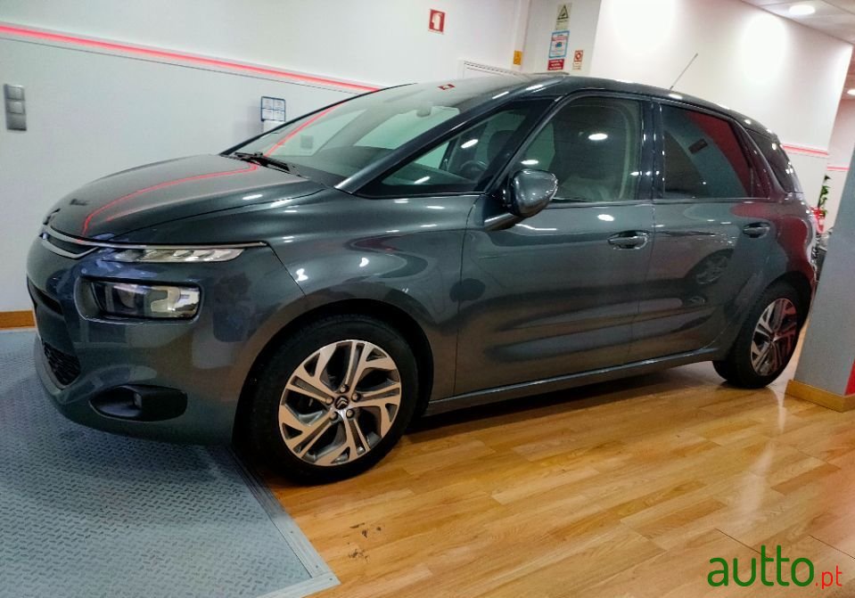 2016' Citroen C4 Picasso photo #2