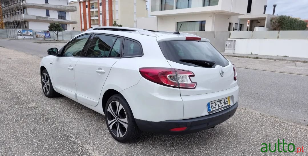 2012' Renault Megane Sport Tourer photo #6