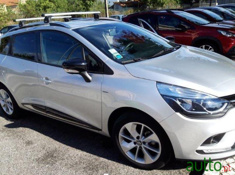 2017' Renault Clio Sport Tourer photo #3