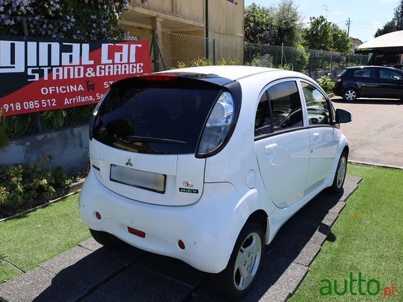 2015' Mitsubishi i-MiEV Invite photo #4