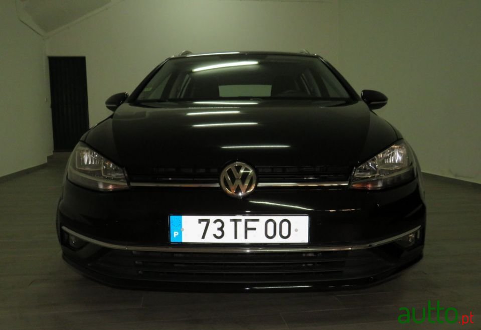 2017' Volkswagen Golf Variant photo #2