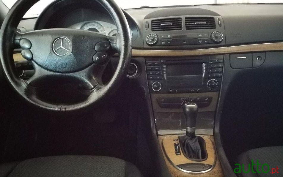 2008' Mercedes-Benz E-220 Avantgard photo #2