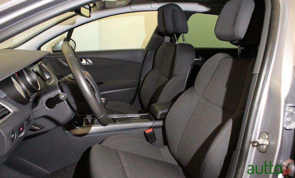 2016' Peugeot 508 Sw photo #2