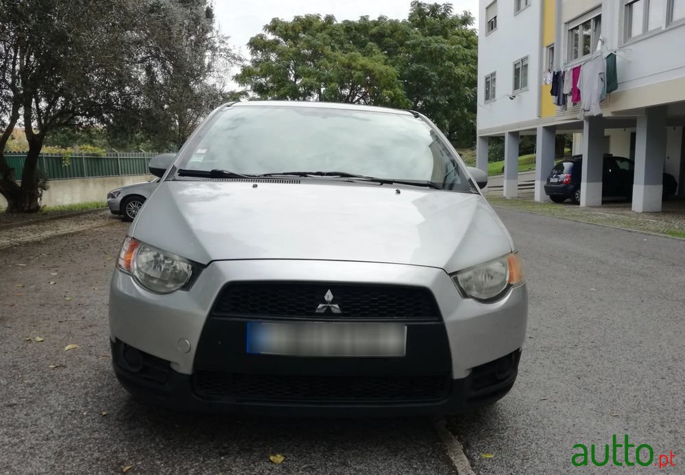 2010' Mitsubishi Colt photo #2