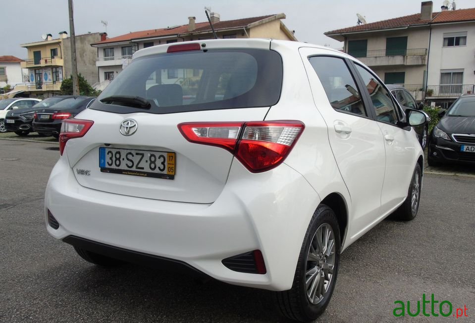 2017' Toyota Yaris photo #3