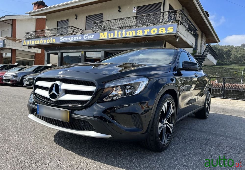 2015' Mercedes-Benz GLA 180 Cdi Urban photo #6