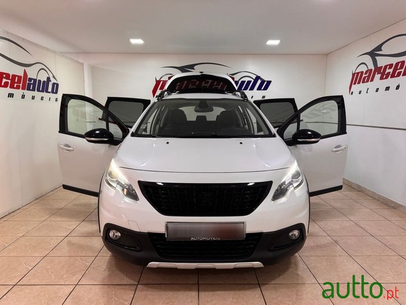 2019' Peugeot 2008 1.5 Bluehdi Allure photo #2
