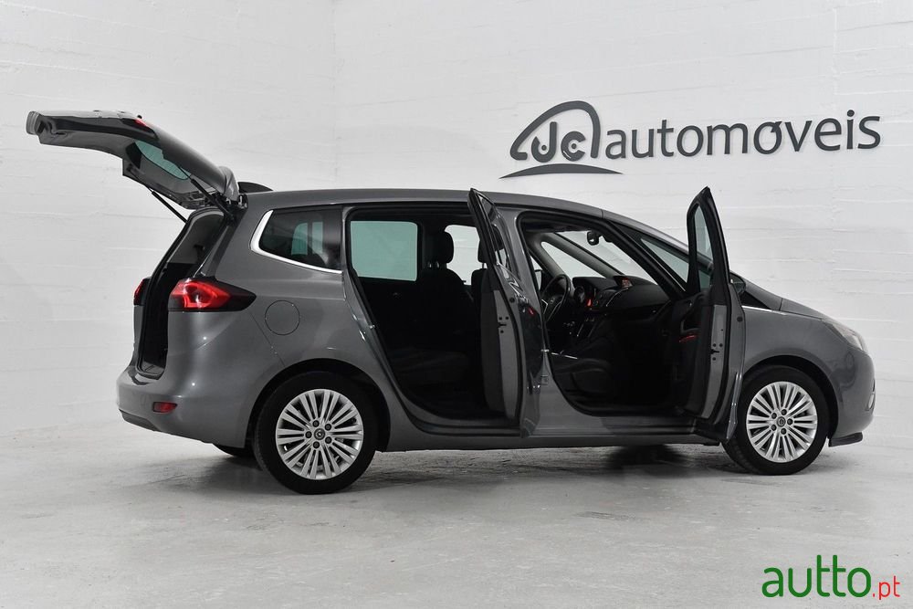 2016' Opel Zafira photo #6