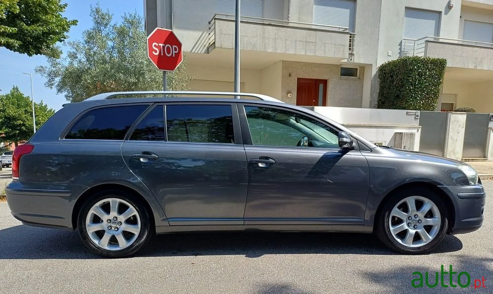 2008' Toyota Avensis Sw photo #3