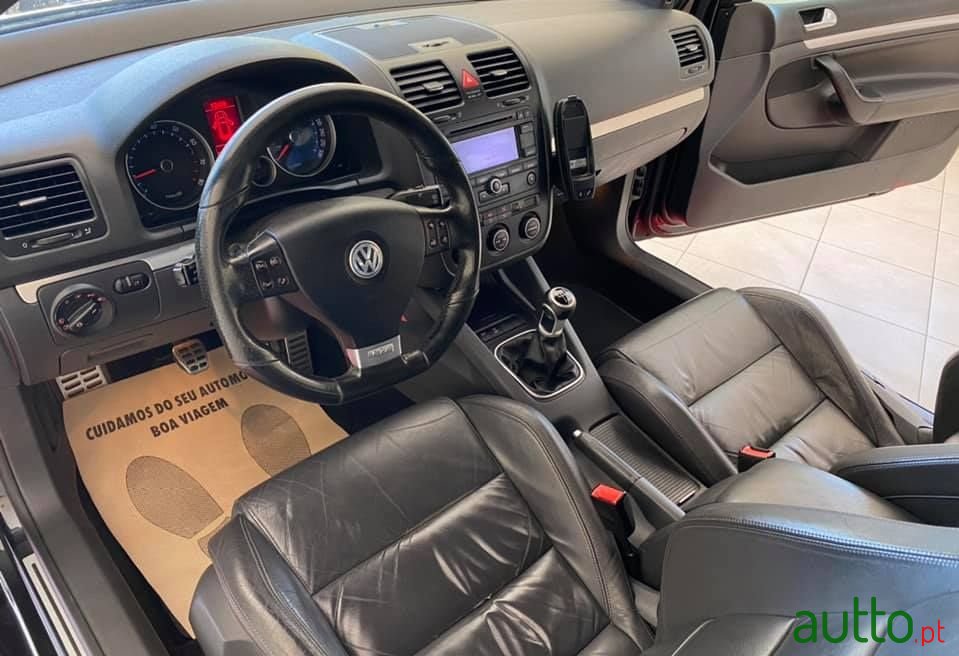 2006' Volkswagen Golf photo #3