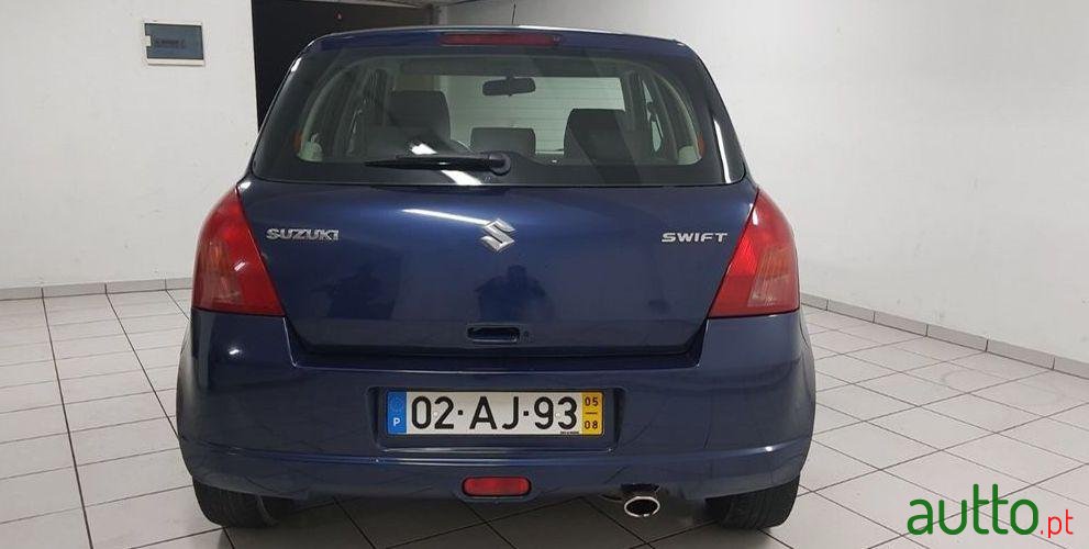 2005' Suzuki Swift photo #2