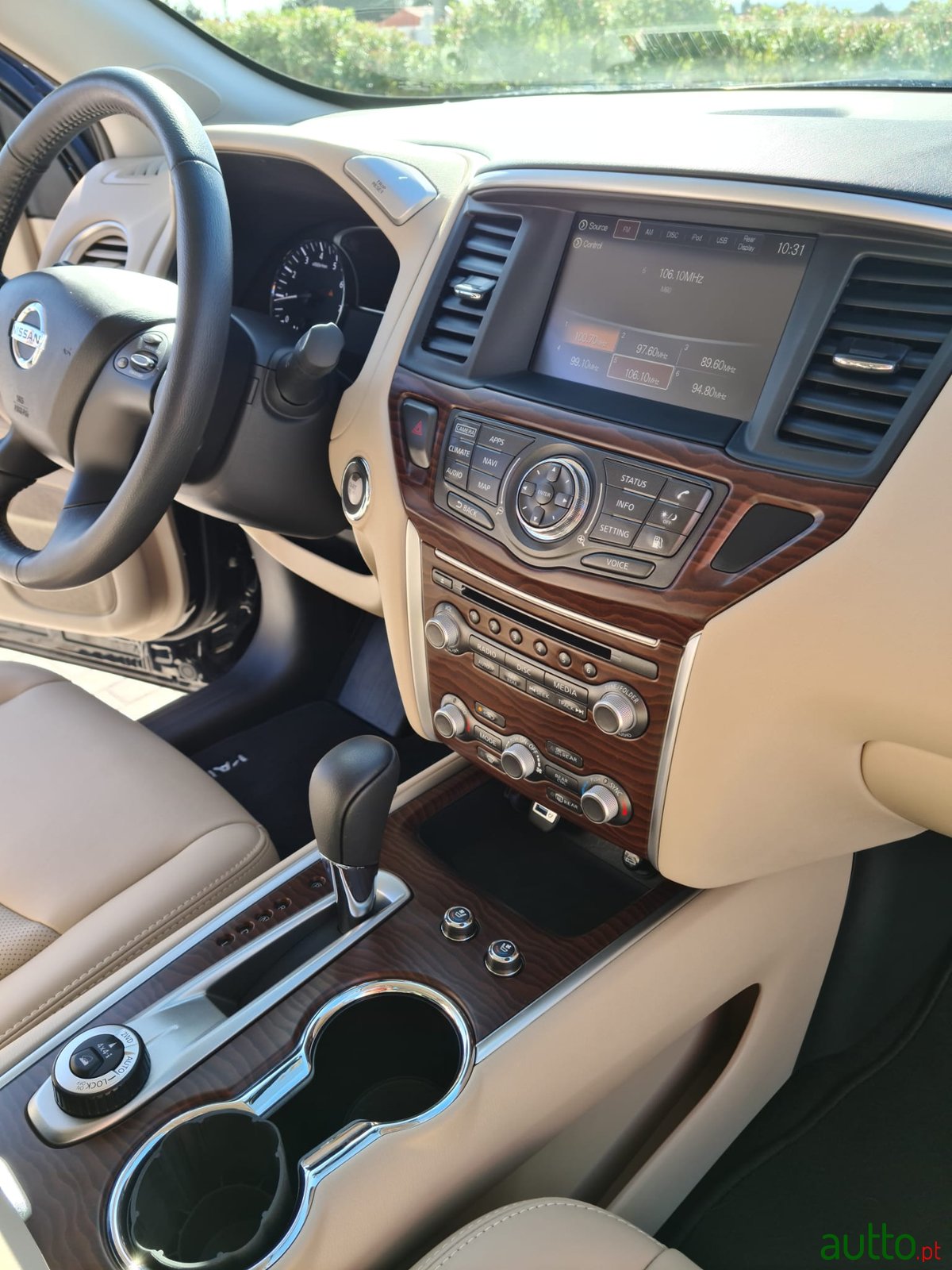 2020' Nissan Pathfinder 4WD SL photo #4