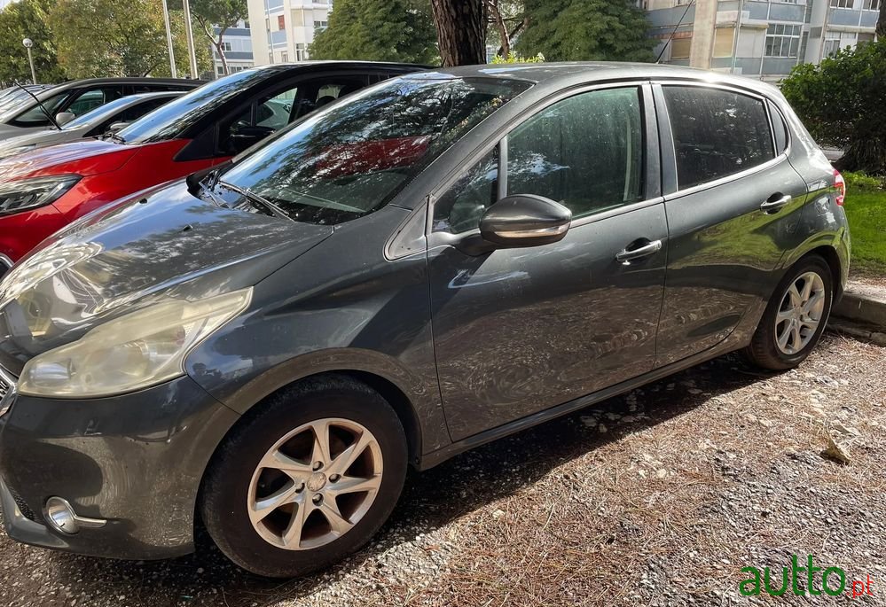 2013' Peugeot 208 photo #1