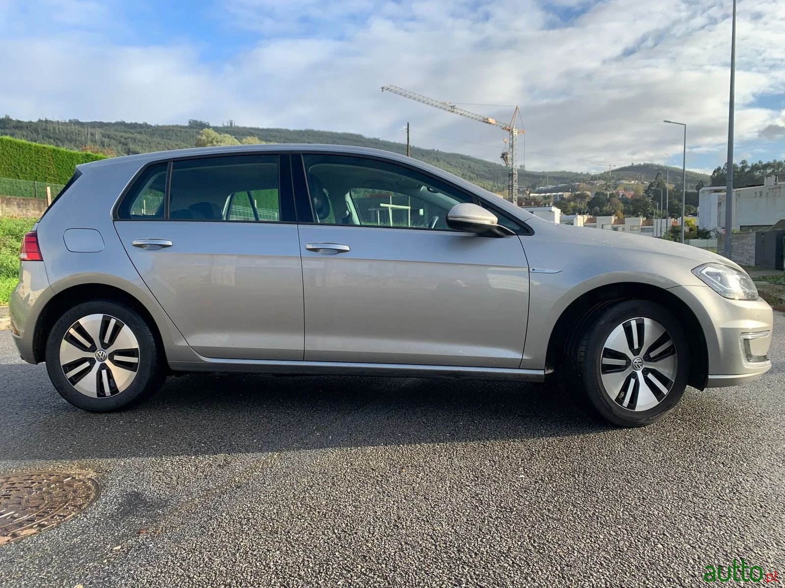 2017' Volkswagen e-Golf photo #6