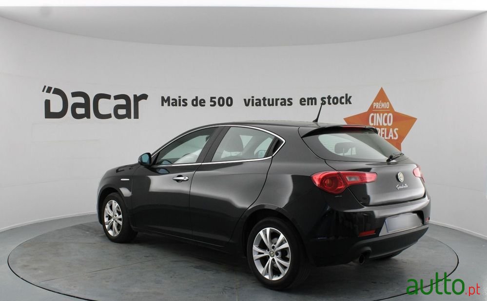 2011' Alfa Romeo Giulietta photo #5