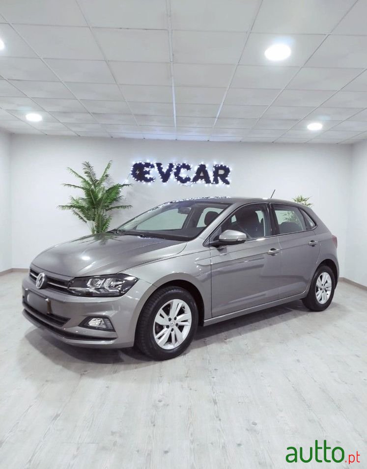 2018' Volkswagen Polo 1.0 Confortline photo #1