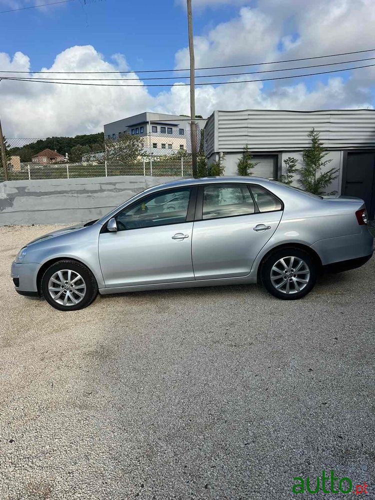 2010' Volkswagen Jetta photo #1