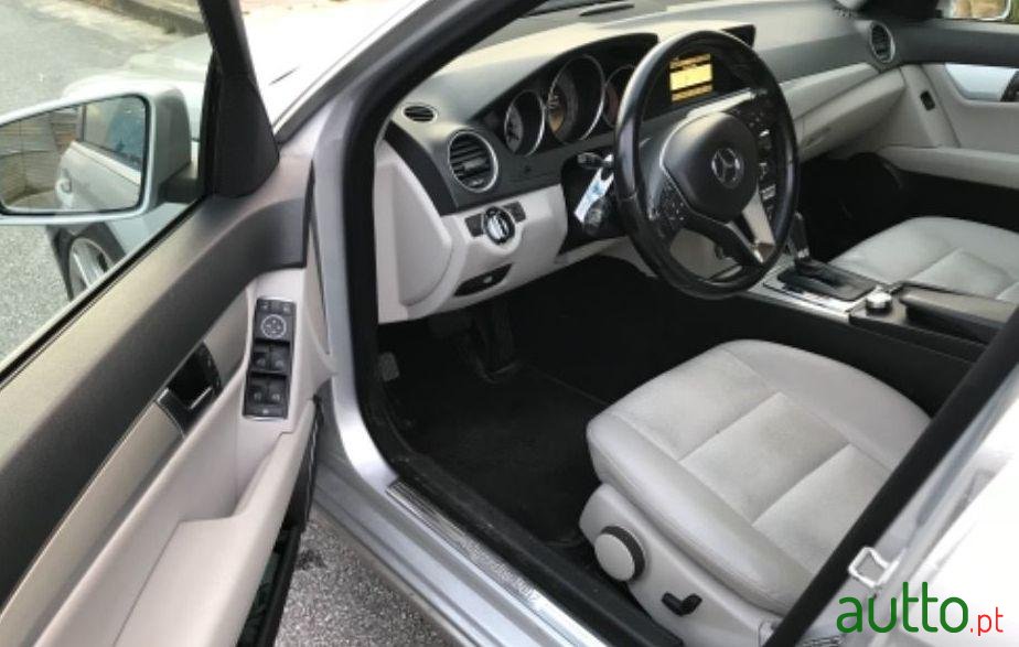 2012' Mercedes-Benz C-200 photo #1