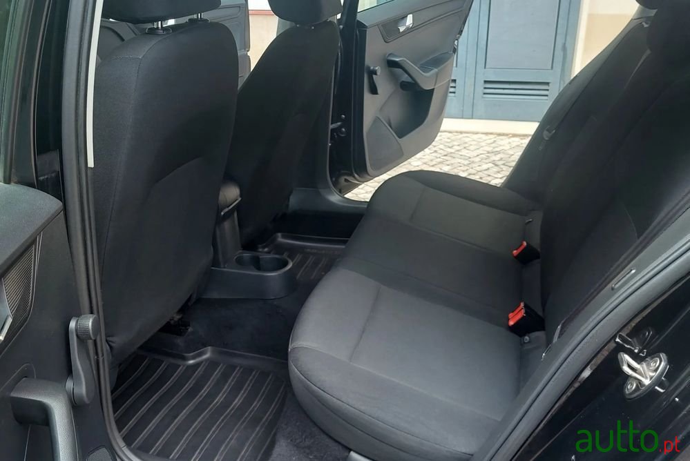 2018' Skoda Rapid 1.6 Tdi Active photo #6