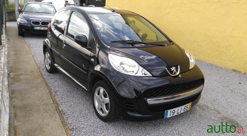 2011' Peugeot 107 1.0 Black&Silver photo #2