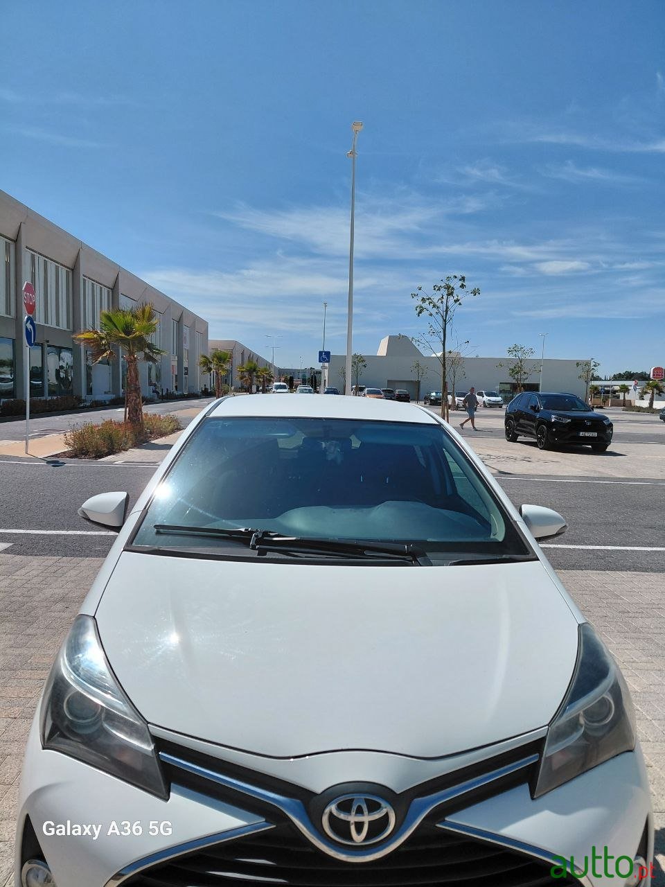 2015' Toyota Yaris photo #2