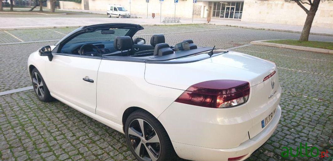 2010' Renault Megane photo #1