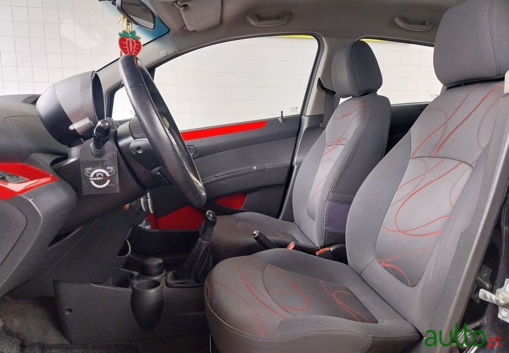 2012' Chevrolet Spark 1.0 L photo #4