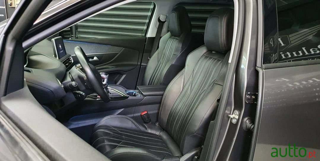 2017' Peugeot 5008 photo #5