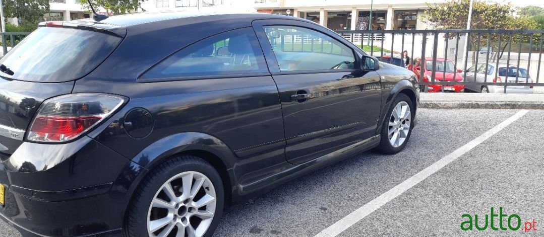 2009' Opel Astra Gtc photo #3