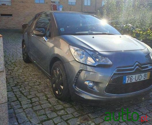 2011' Citroen DS3 Sport Chic photo #1