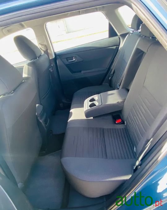 2016' Toyota Auris Touring Sports photo #6