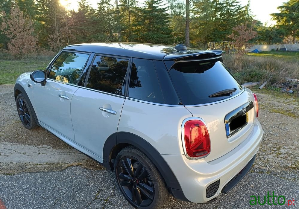 2019' MINI Cooper D photo #2