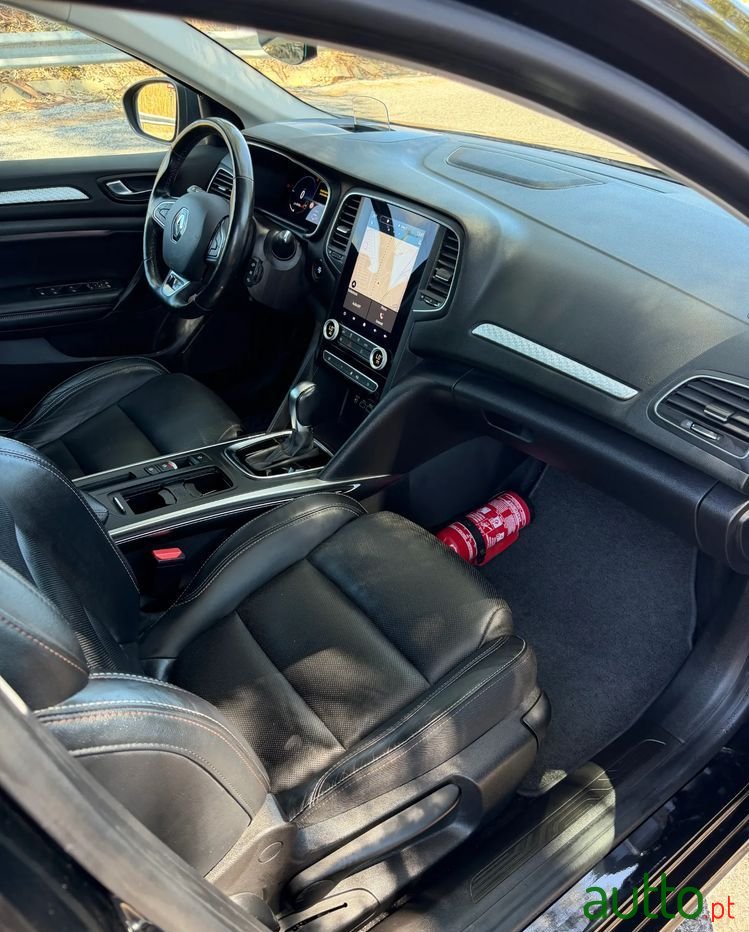 2021' Renault Megane 1.6 Plug-In Limited photo #4