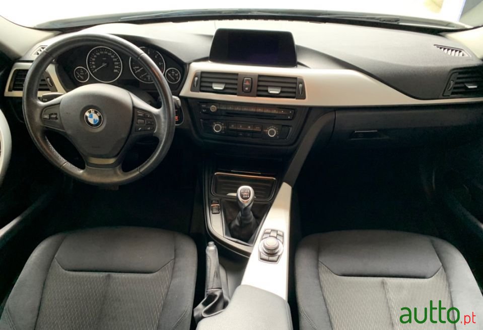 2013' BMW 316 photo #4