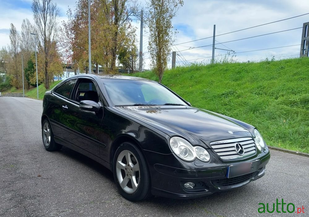 2006' Mercedes-Benz Classe C photo #2
