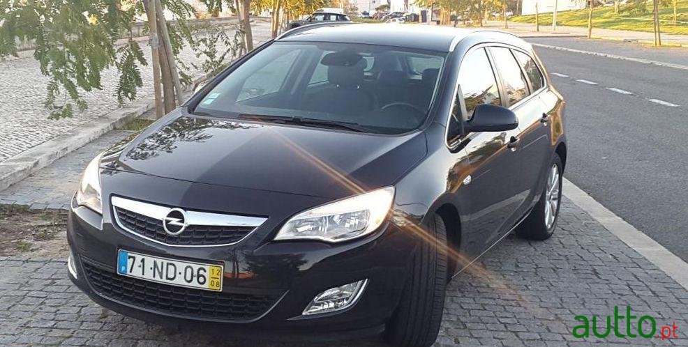 2012' Opel Astra Sport Tourer photo #1