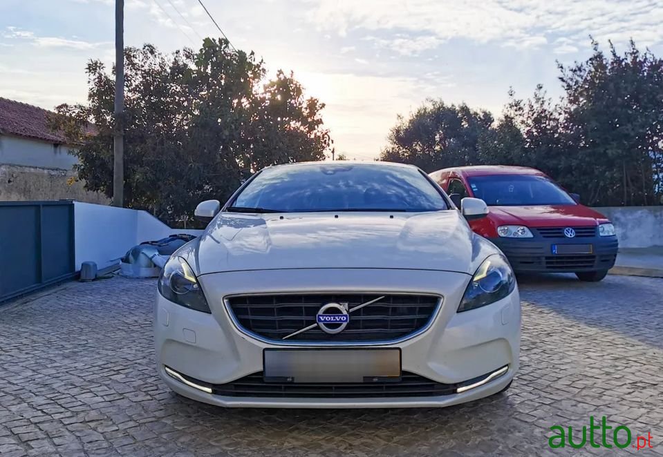 2015' Volvo V40 photo #2