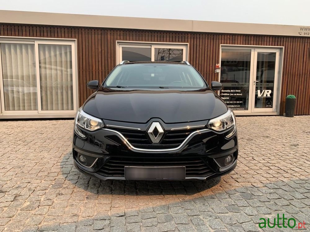 2017' Renault Megane Sport Tourer photo #2