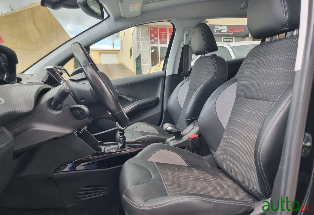 2016' Peugeot 2008 1.6 Bluehdi Allure photo #4