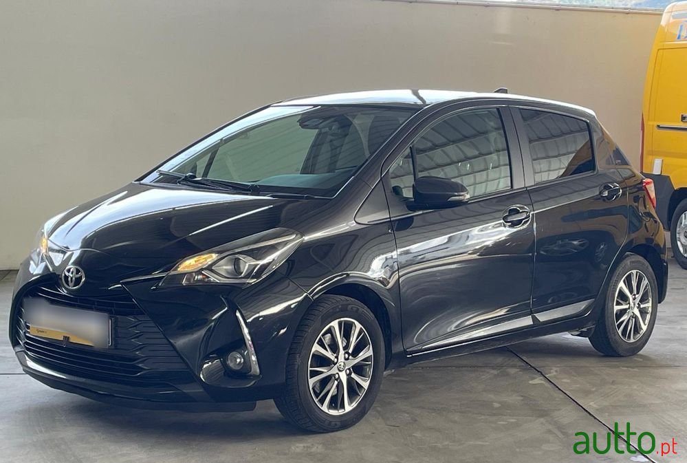 2019' Toyota Yaris 1.5 Vvt-I 20 Anos photo #1