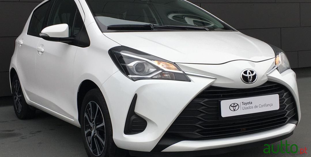 2020' Toyota Yaris Comfort photo #3