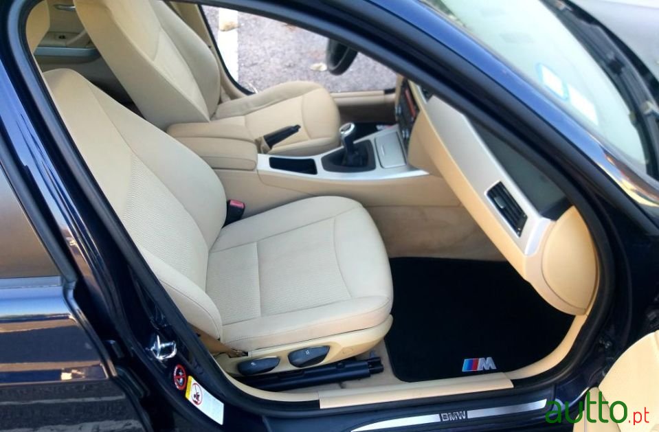 2009' BMW 318 photo #6